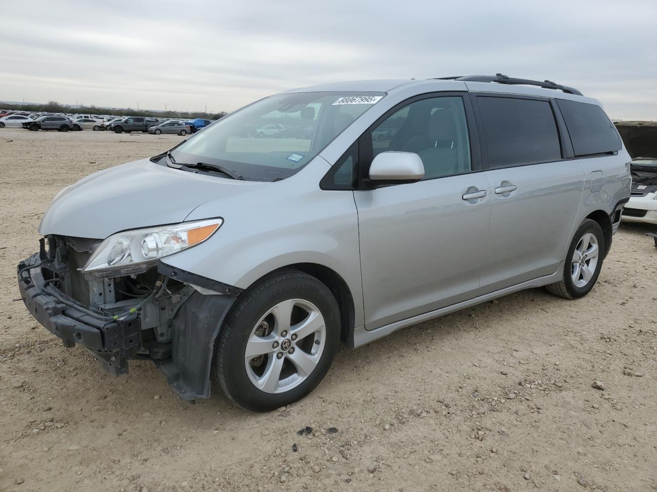 TOYOTA SIENNA LE 2020