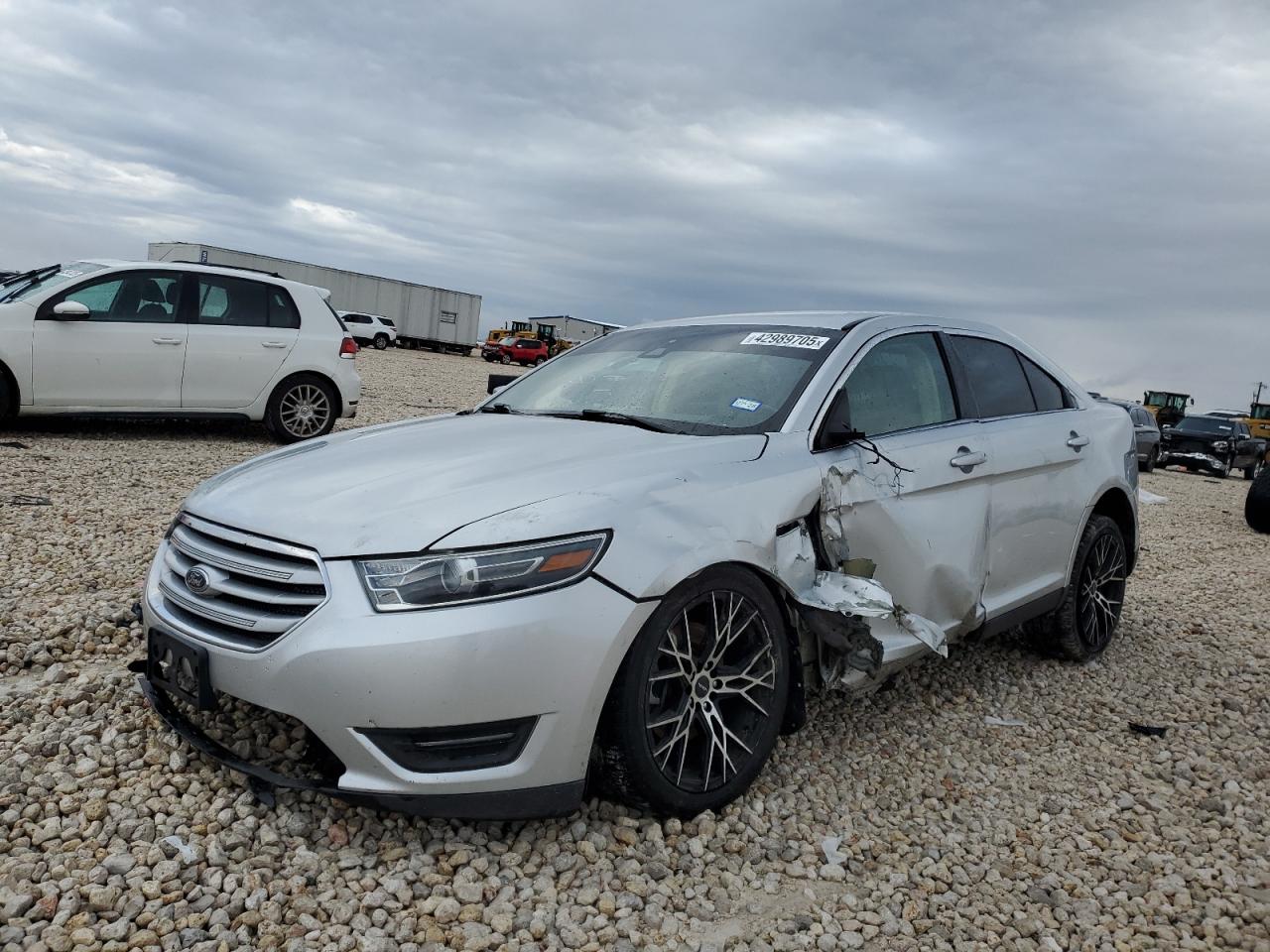 FORD TAURUS LIM 2018