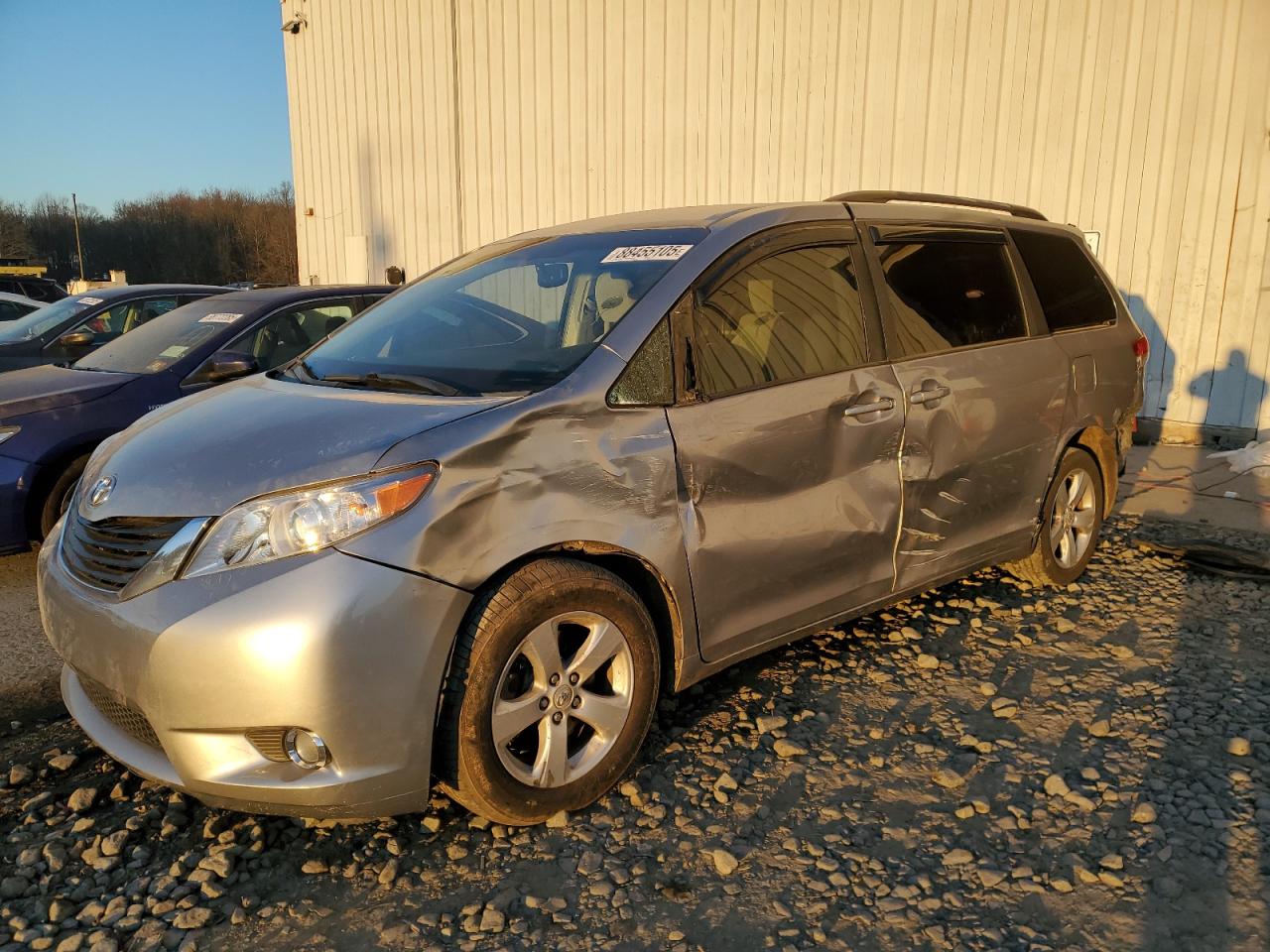 TOYOTA SIENNA LE 2013