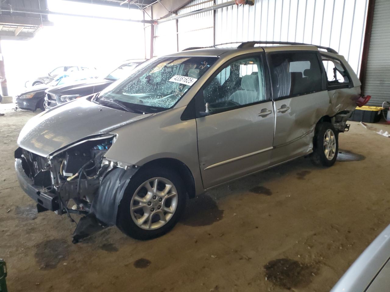 TOYOTA SIENNA LE 2004