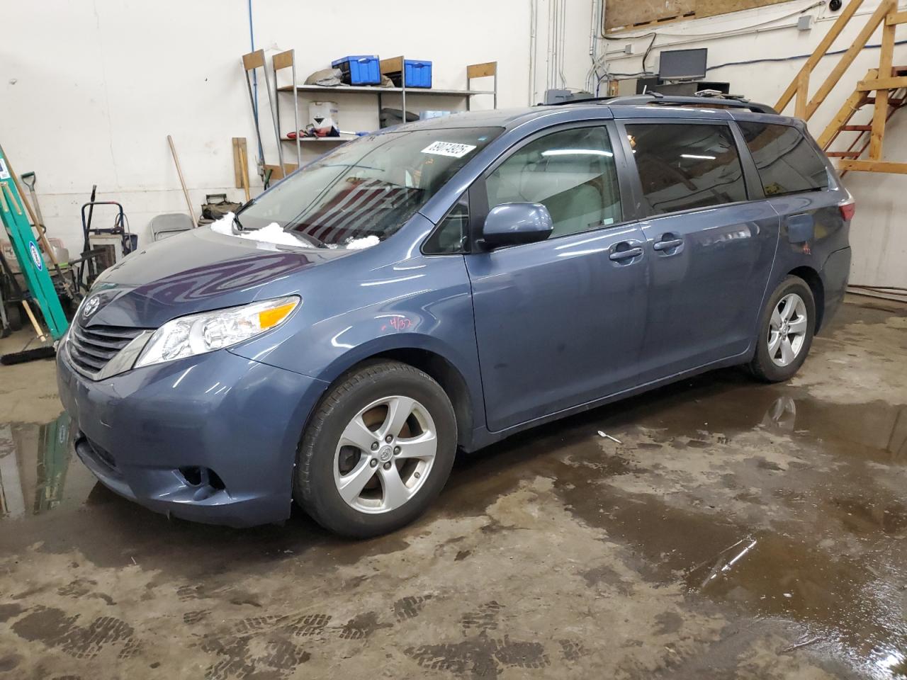 TOYOTA SIENNA LE 2016