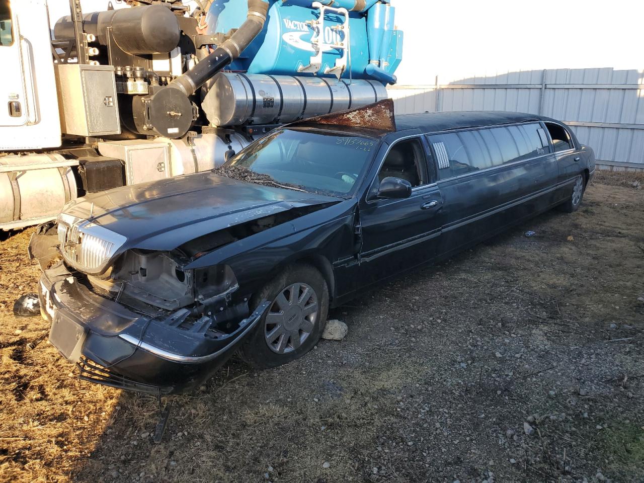 LINCOLN TOWN CAR E 2003