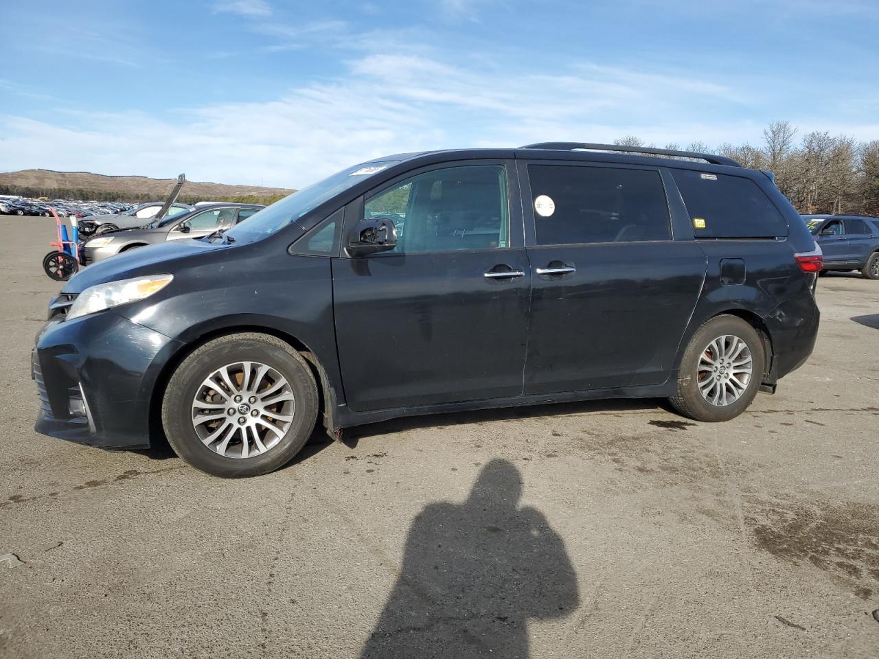 TOYOTA SIENNA XLE 2018