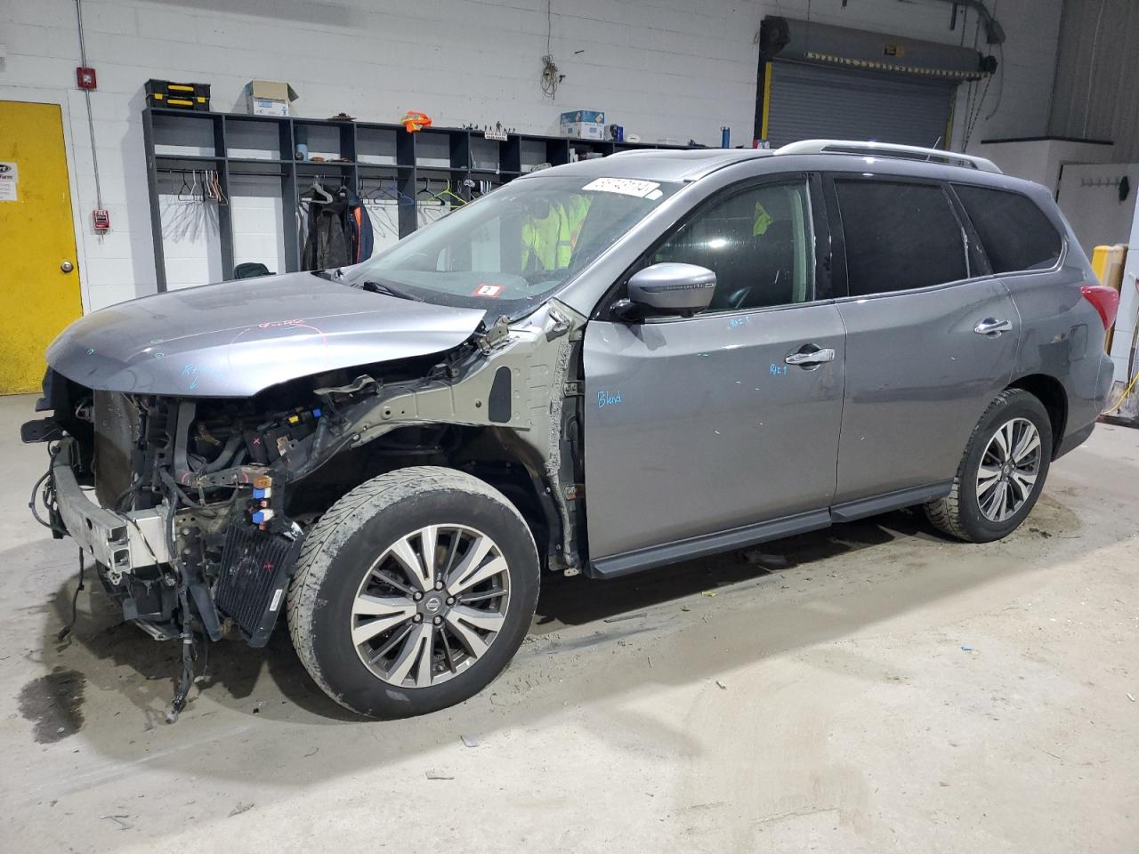 NISSAN PATHFINDER 2017
