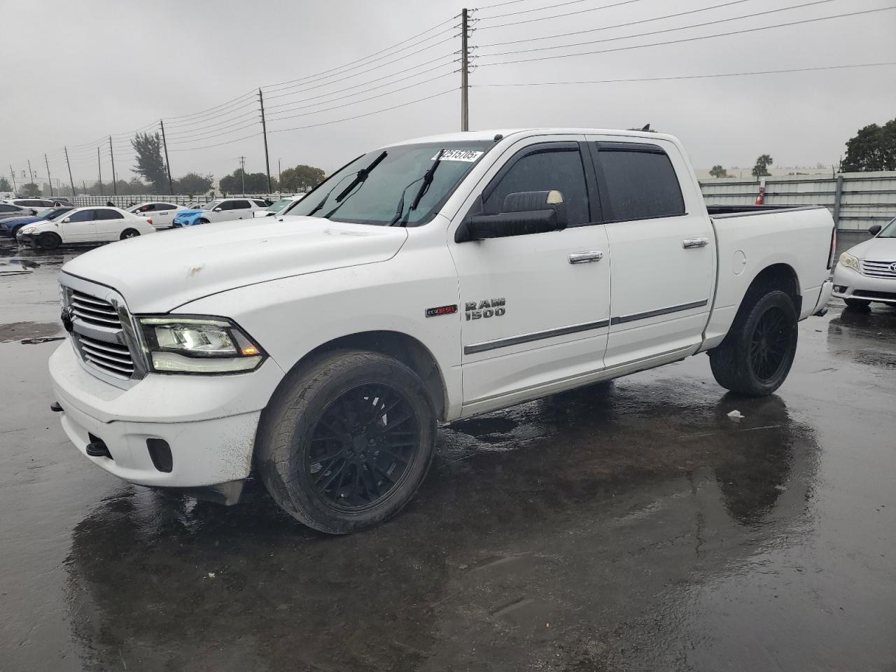 RAM 1500 SLT 2015