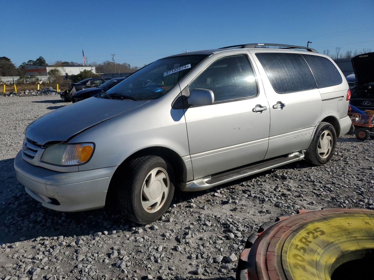 TOYOTA SIENNA LE 2002