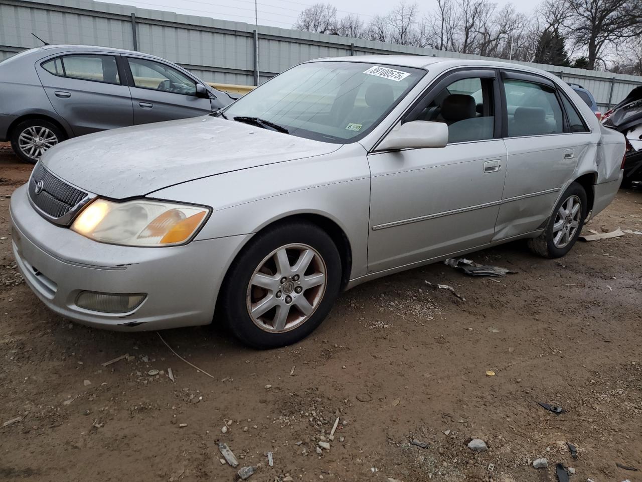 TOYOTA AVALON XL 2000