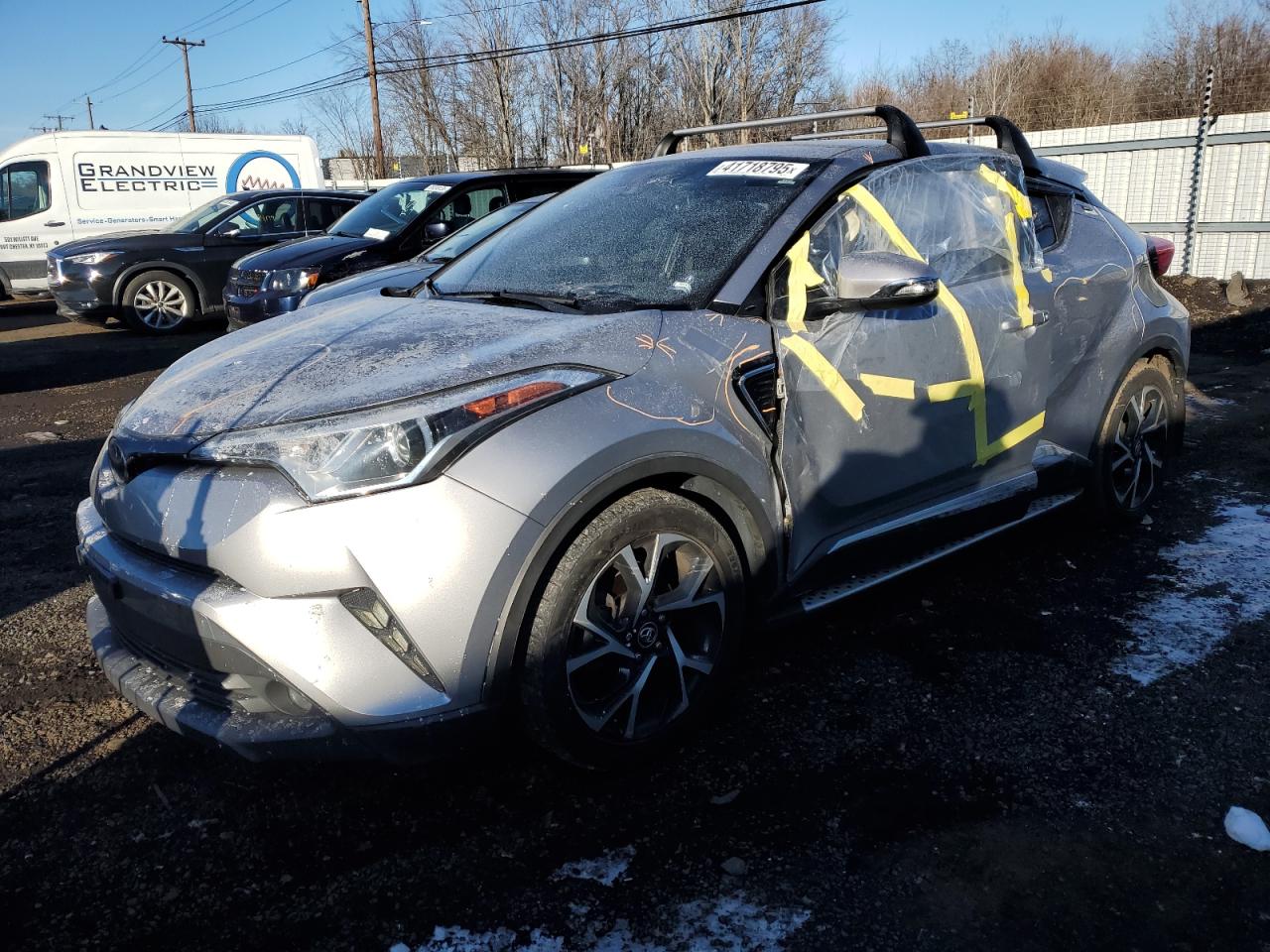 TOYOTA C-HR XLE 2018