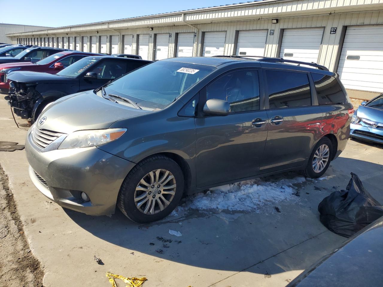 TOYOTA SIENNA XLE 2011