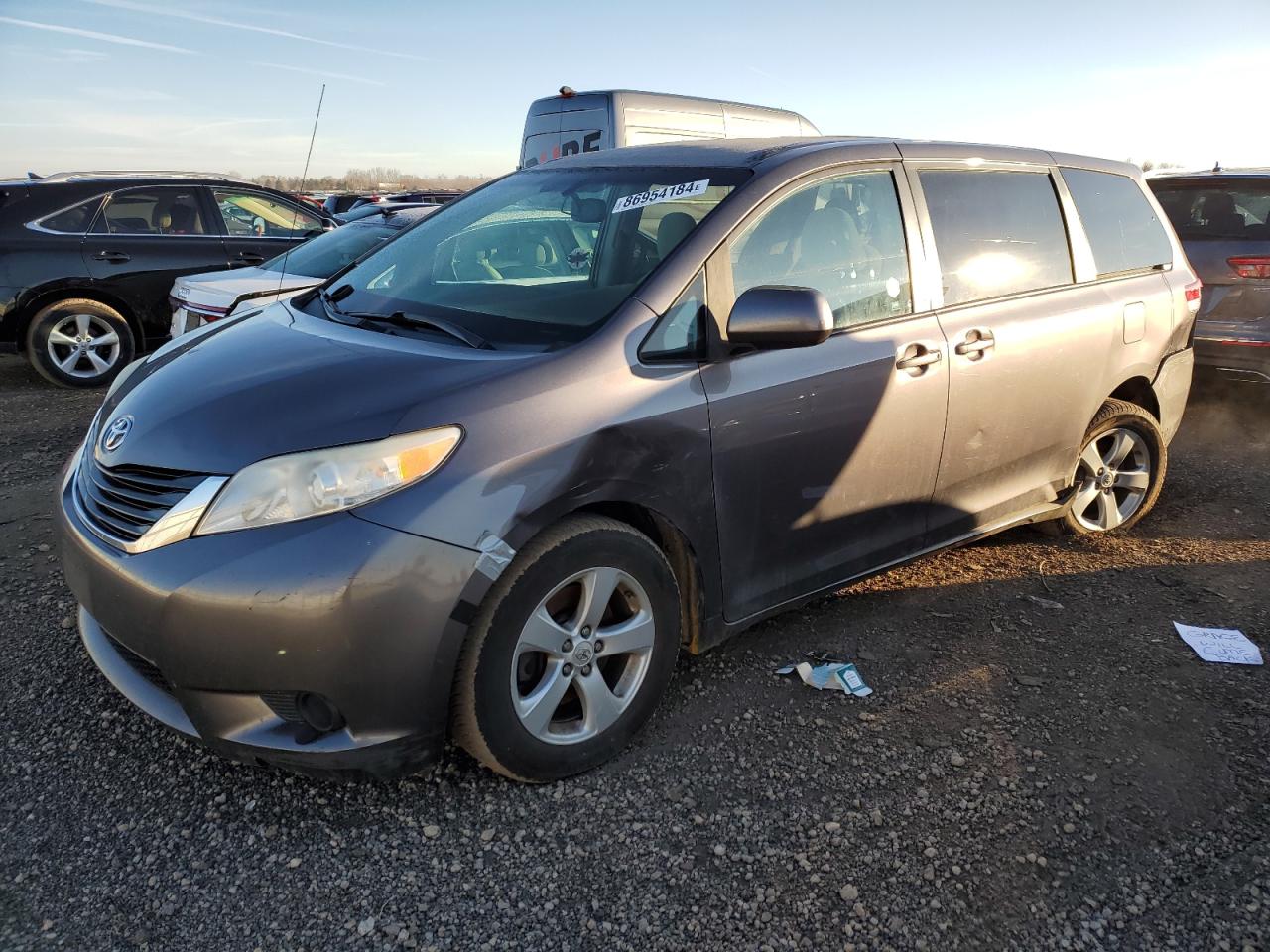 TOYOTA SIENNA LE 2011