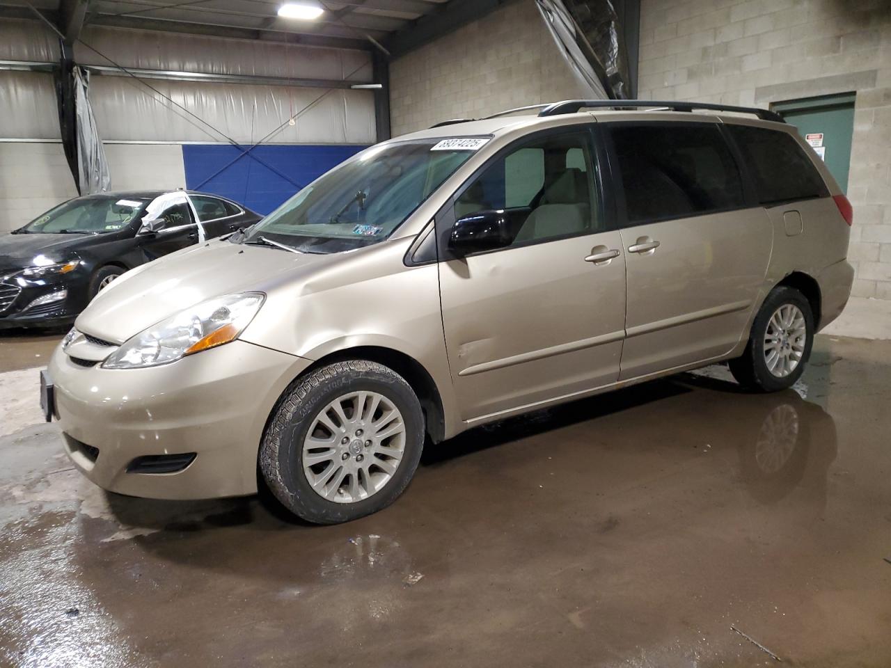 TOYOTA SIENNA LE 2008