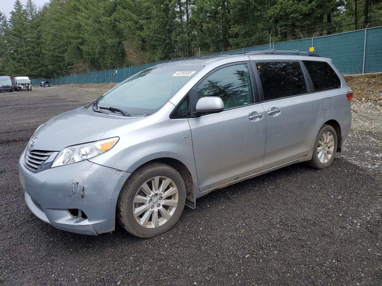 TOYOTA SIENNA XLE 2016
