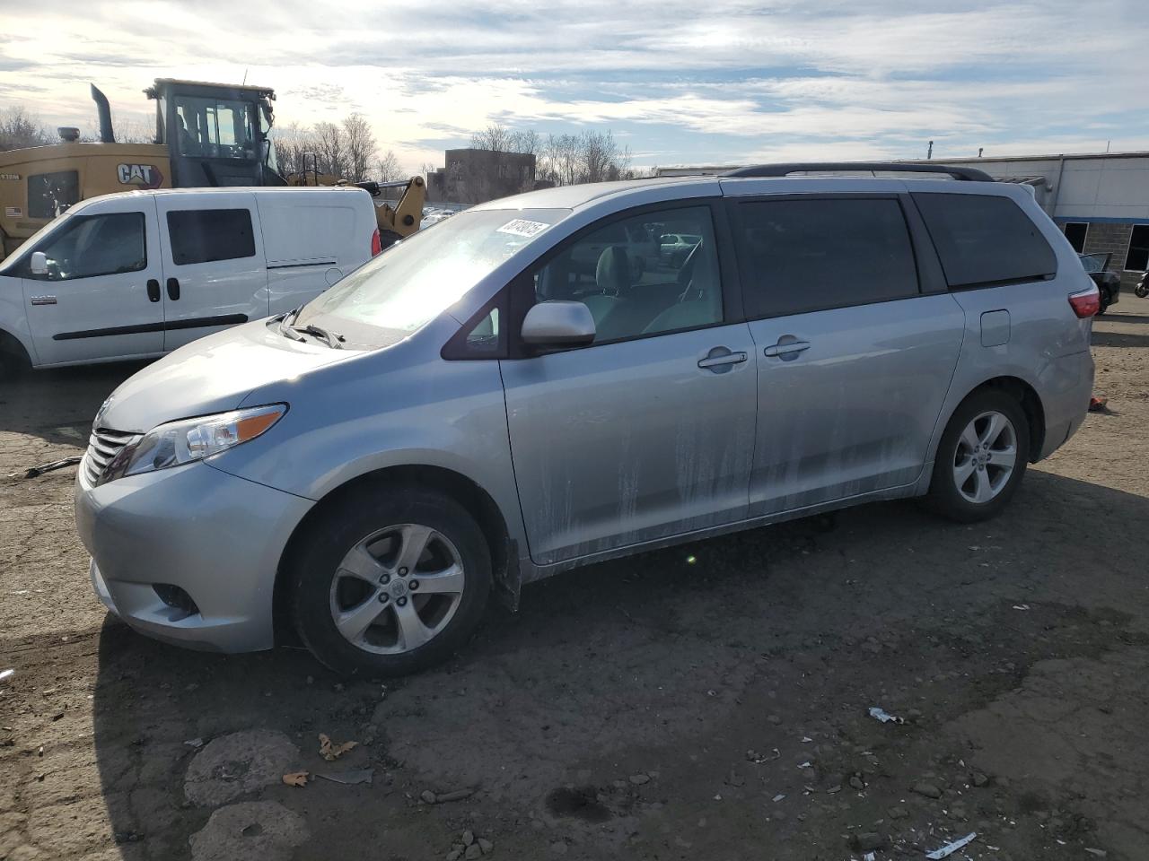TOYOTA SIENNA LE 2015