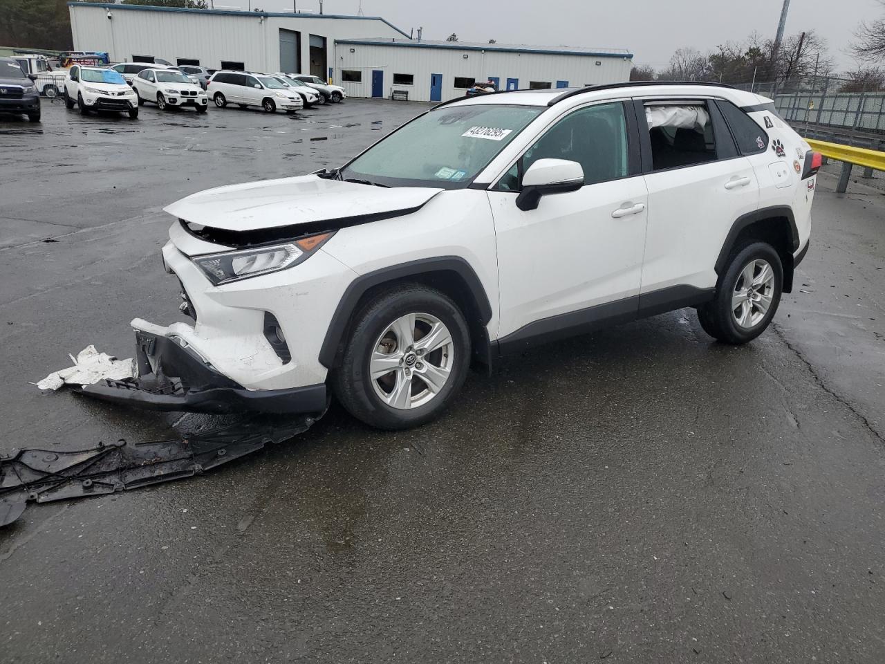 TOYOTA RAV4 XLE 2021