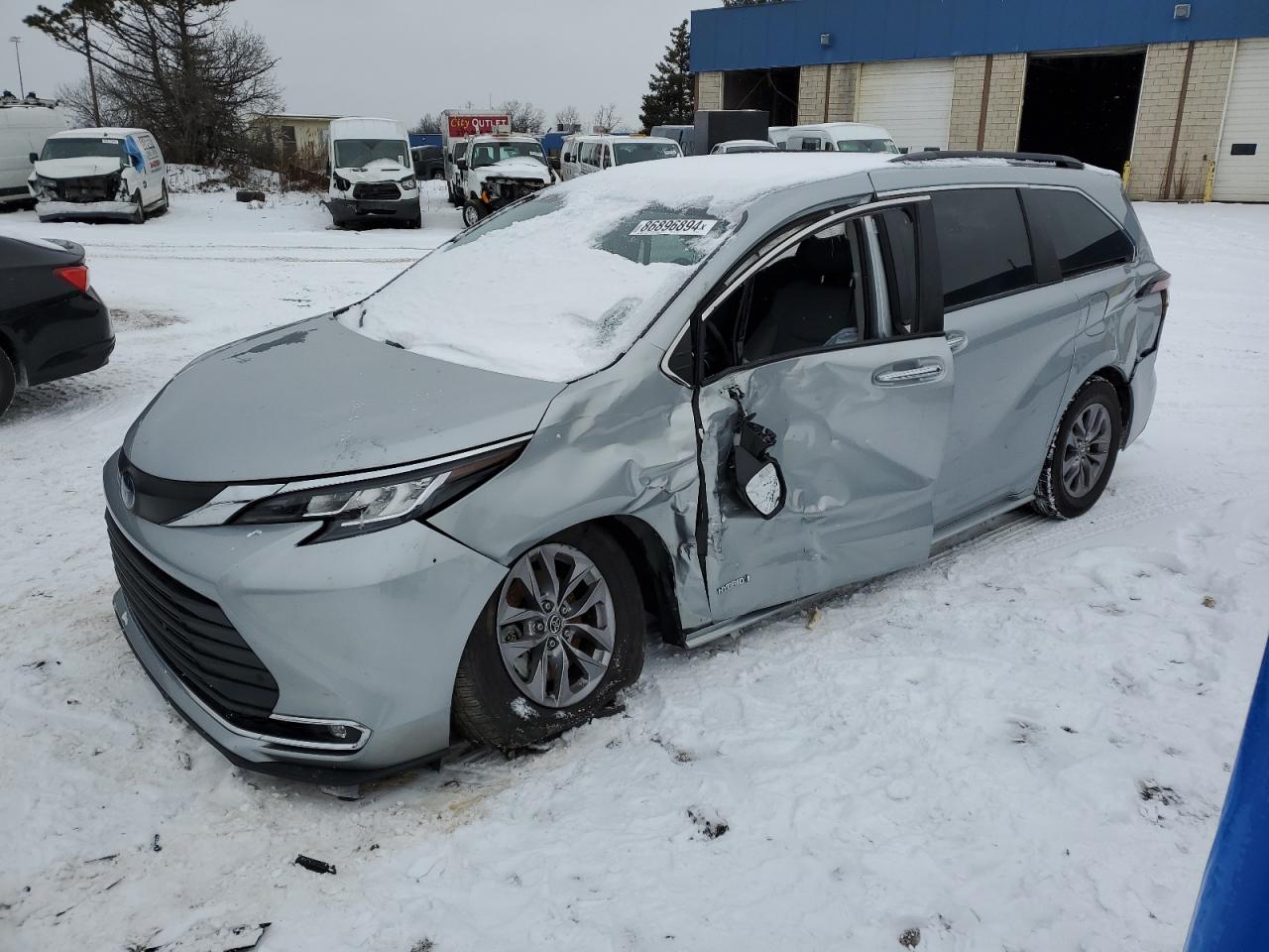 TOYOTA SIENNA XLE 2021