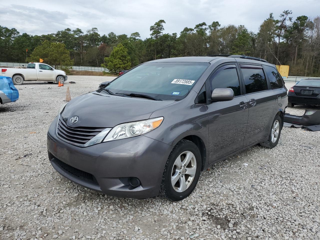 TOYOTA SIENNA LE 2017