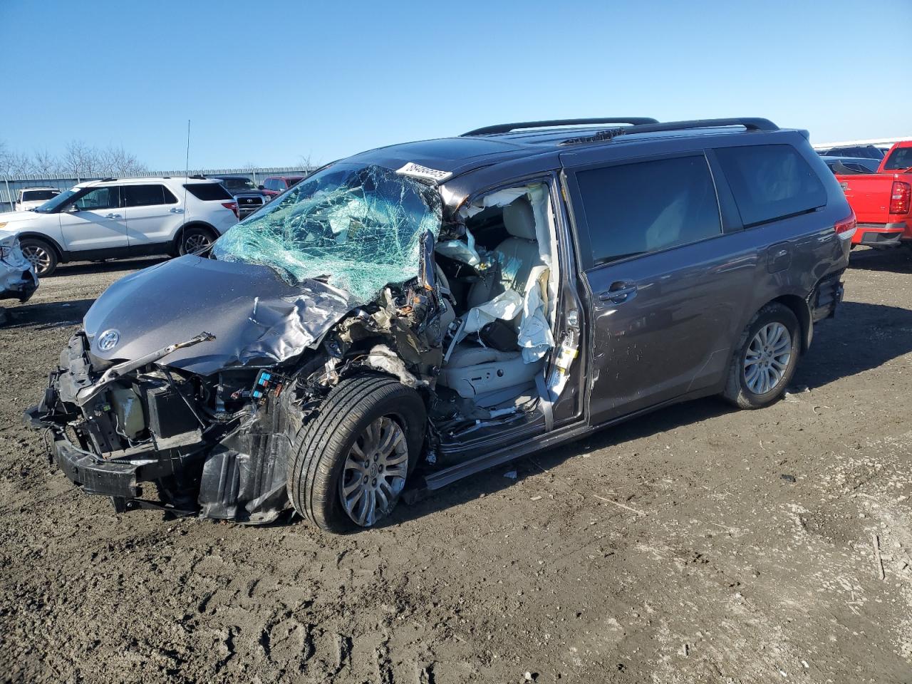 TOYOTA SIENNA XLE 2014