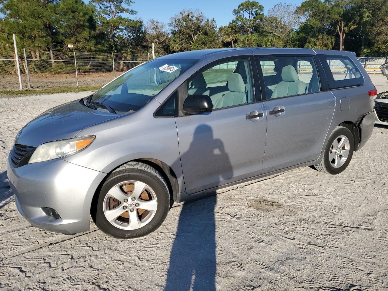 TOYOTA SIENNA BAS 2012