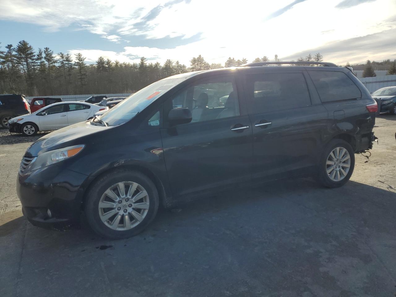 TOYOTA SIENNA XLE 2015