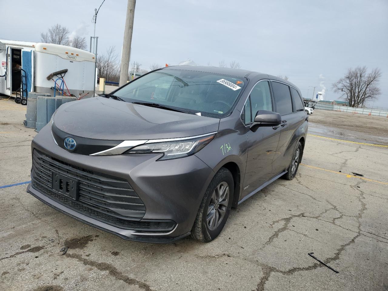 TOYOTA SIENNA LE 2021