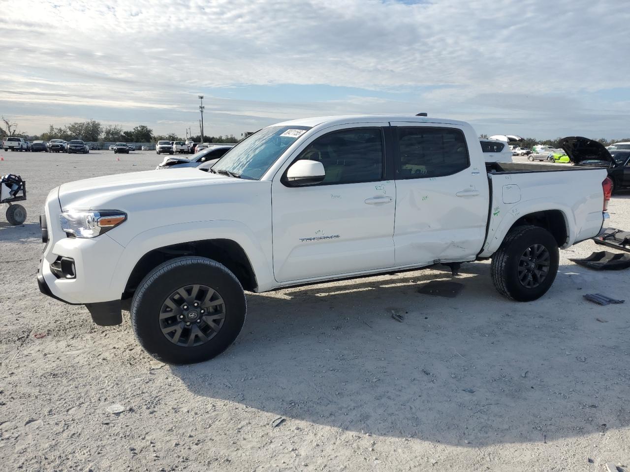 TOYOTA TACOMA DOU 2023