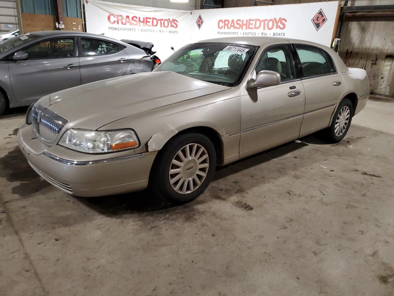 LINCOLN TOWN CAR E 2004