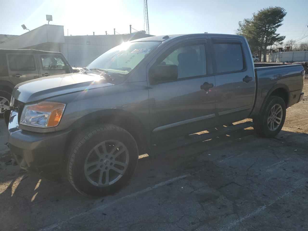NISSAN TITAN 2015