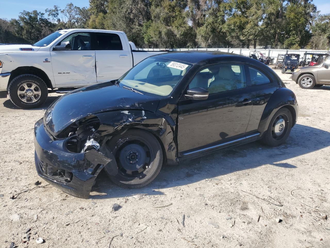 VOLKSWAGEN BEETLE 2013