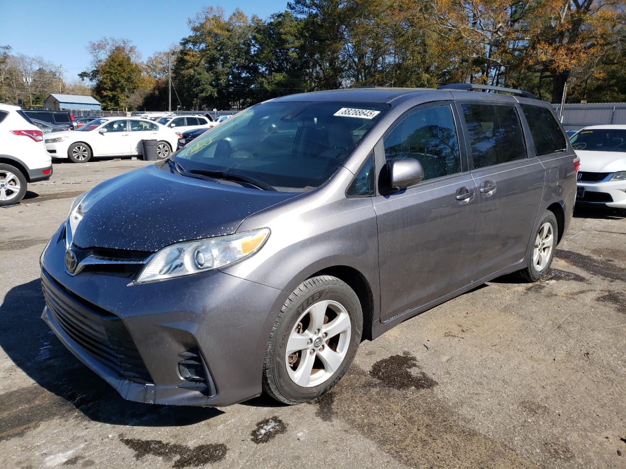 TOYOTA SIENNA LE 2018