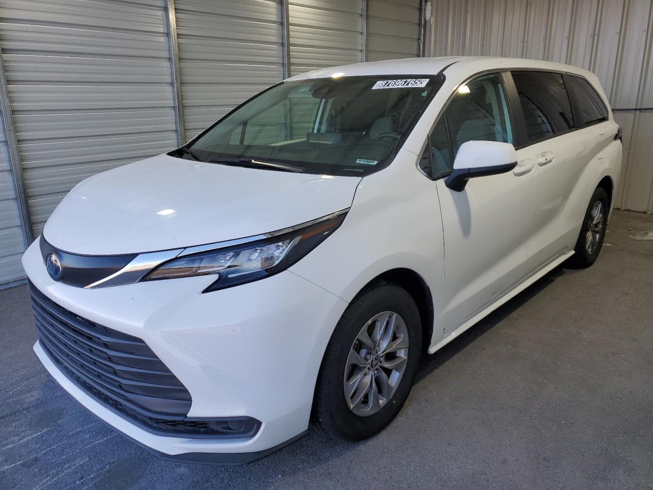 TOYOTA SIENNA LE 2022