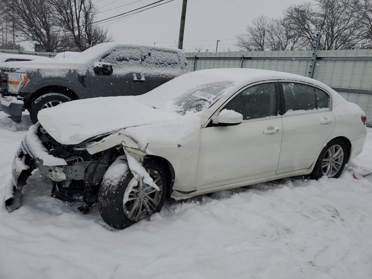 INFINITI G37 2012