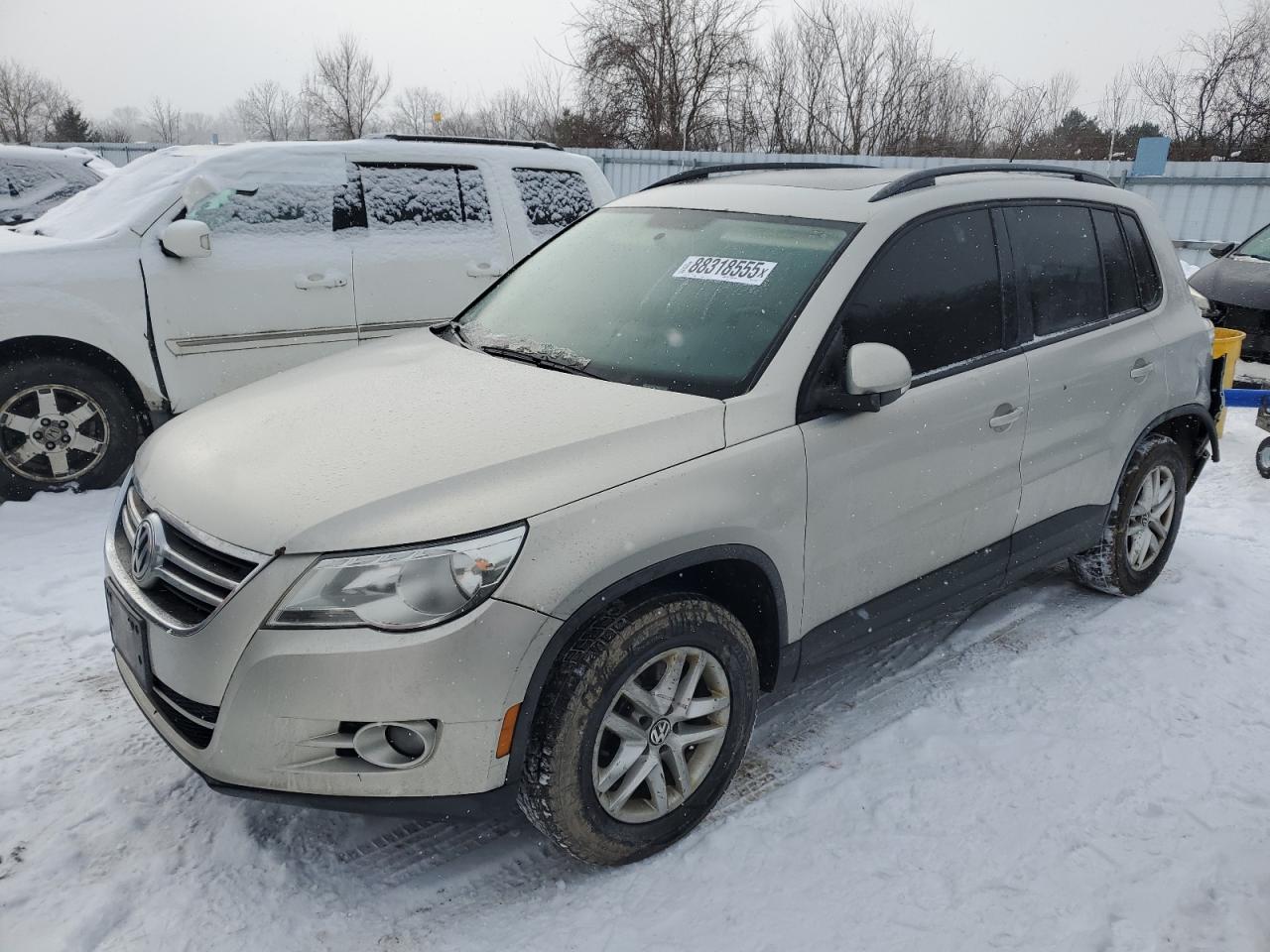 VOLKSWAGEN TIGUAN S 2011