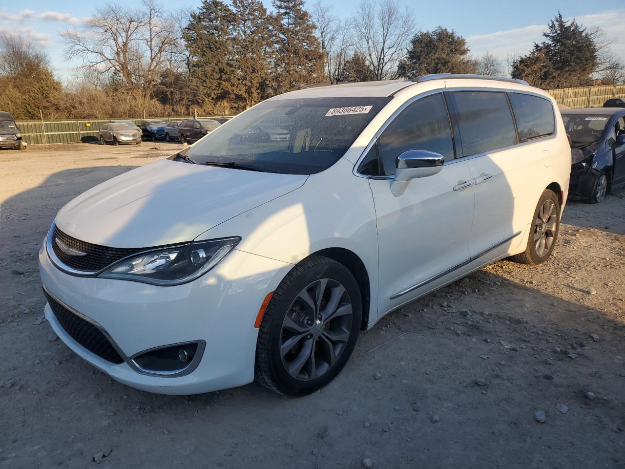 CHRYSLER PACIFICA L 2017