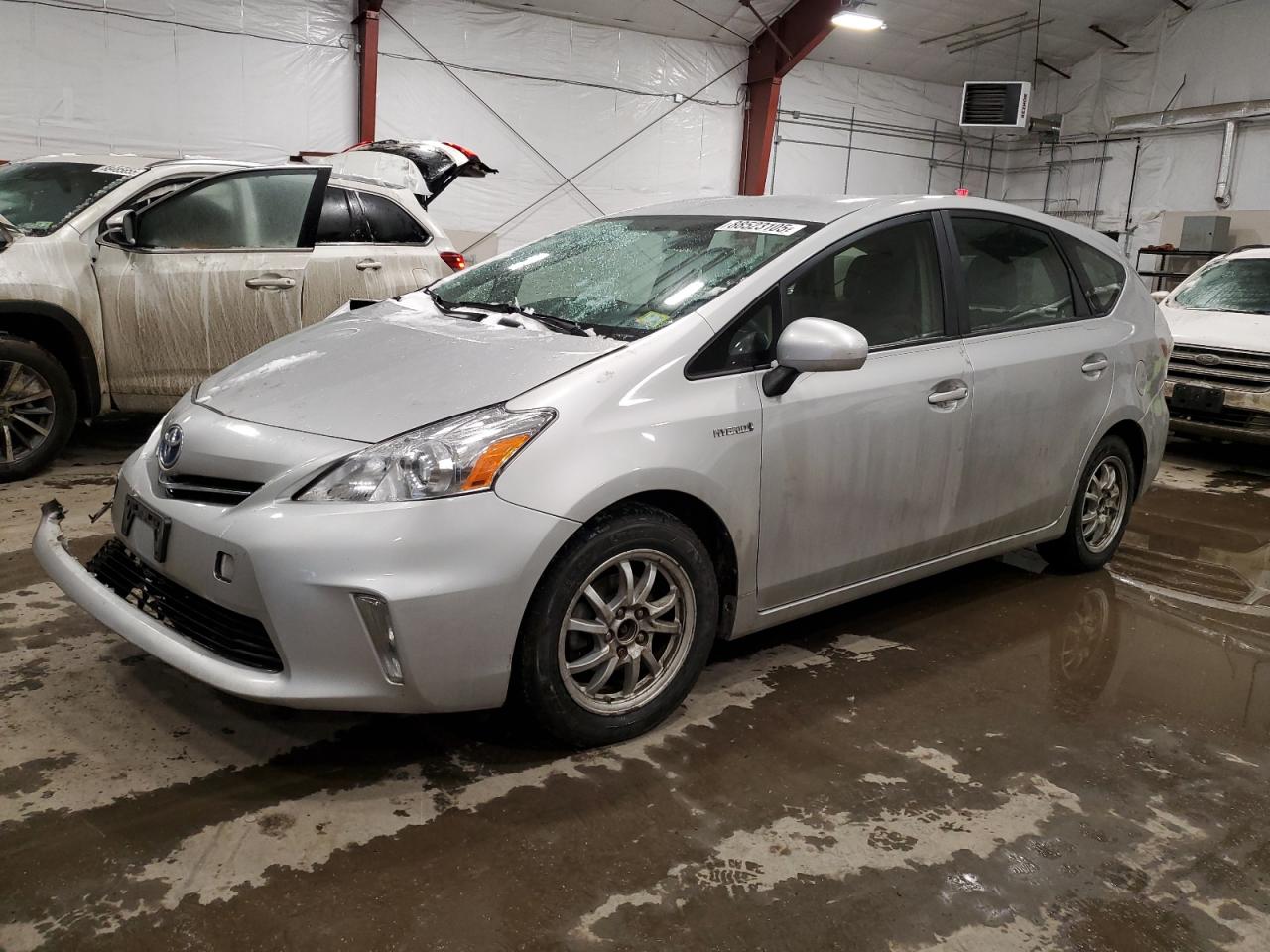 TOYOTA PRIUS V 2014