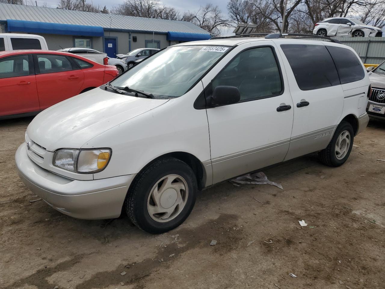 TOYOTA SIENNA LE 2000