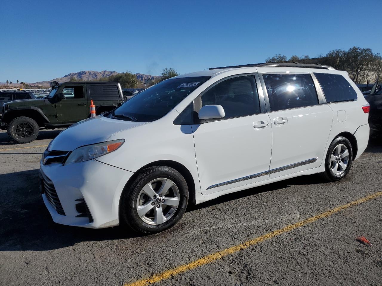 TOYOTA SIENNA LE 2018
