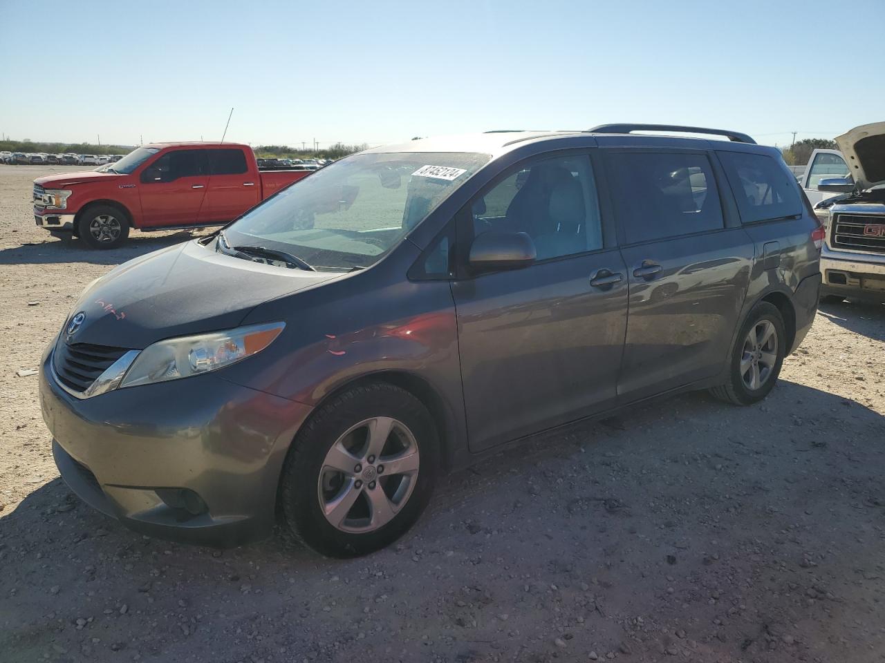 TOYOTA SIENNA LE 2013