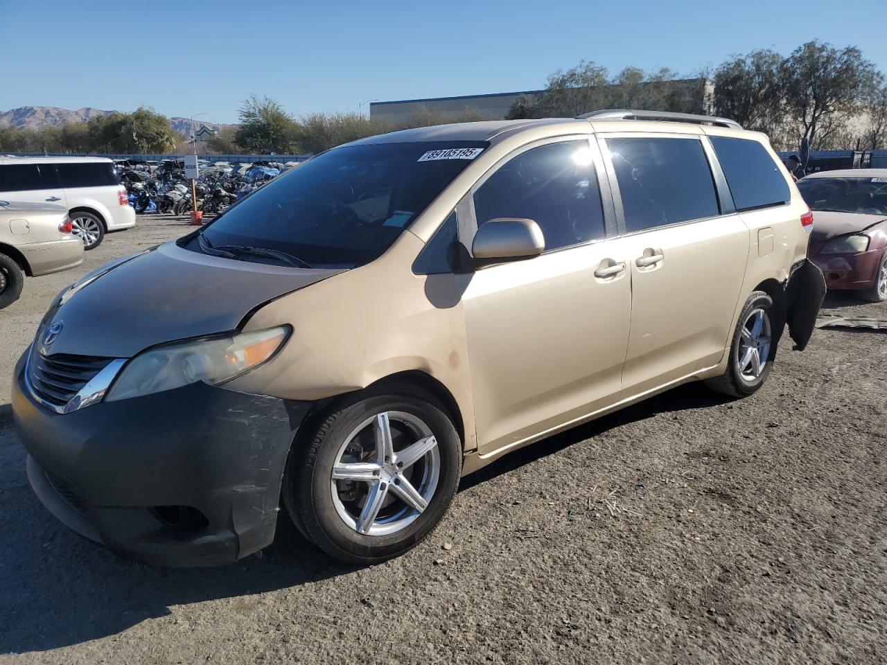 TOYOTA SIENNA LE 2011