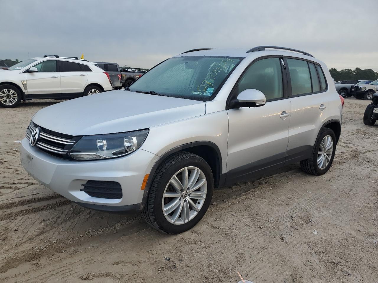 VOLKSWAGEN TIGUAN S 2015