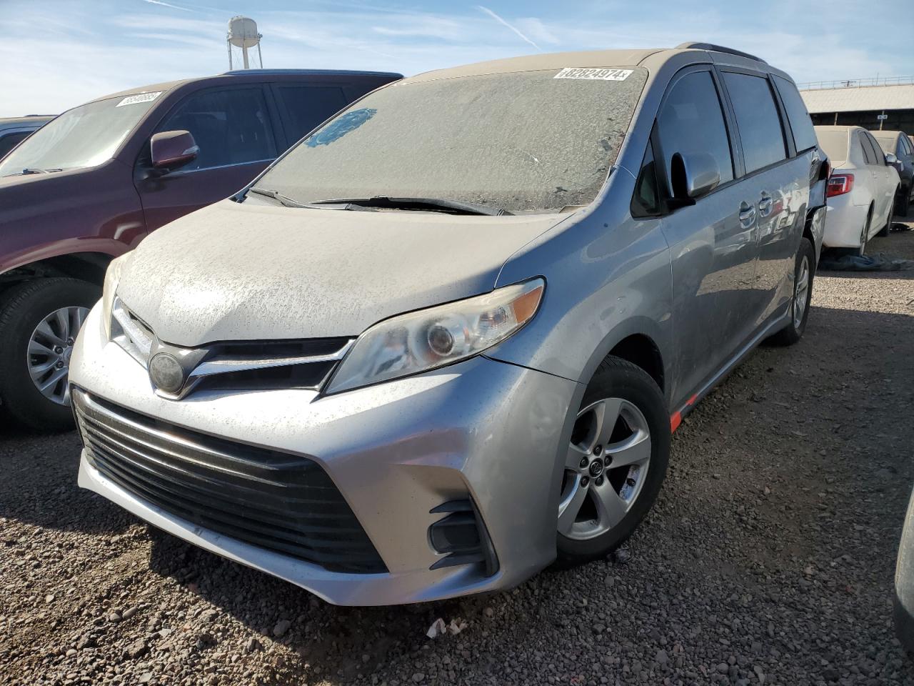 TOYOTA SIENNA LE 2018