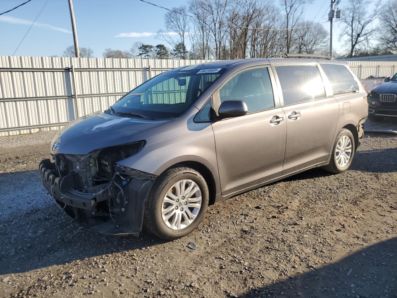 TOYOTA SIENNA XLE 2013