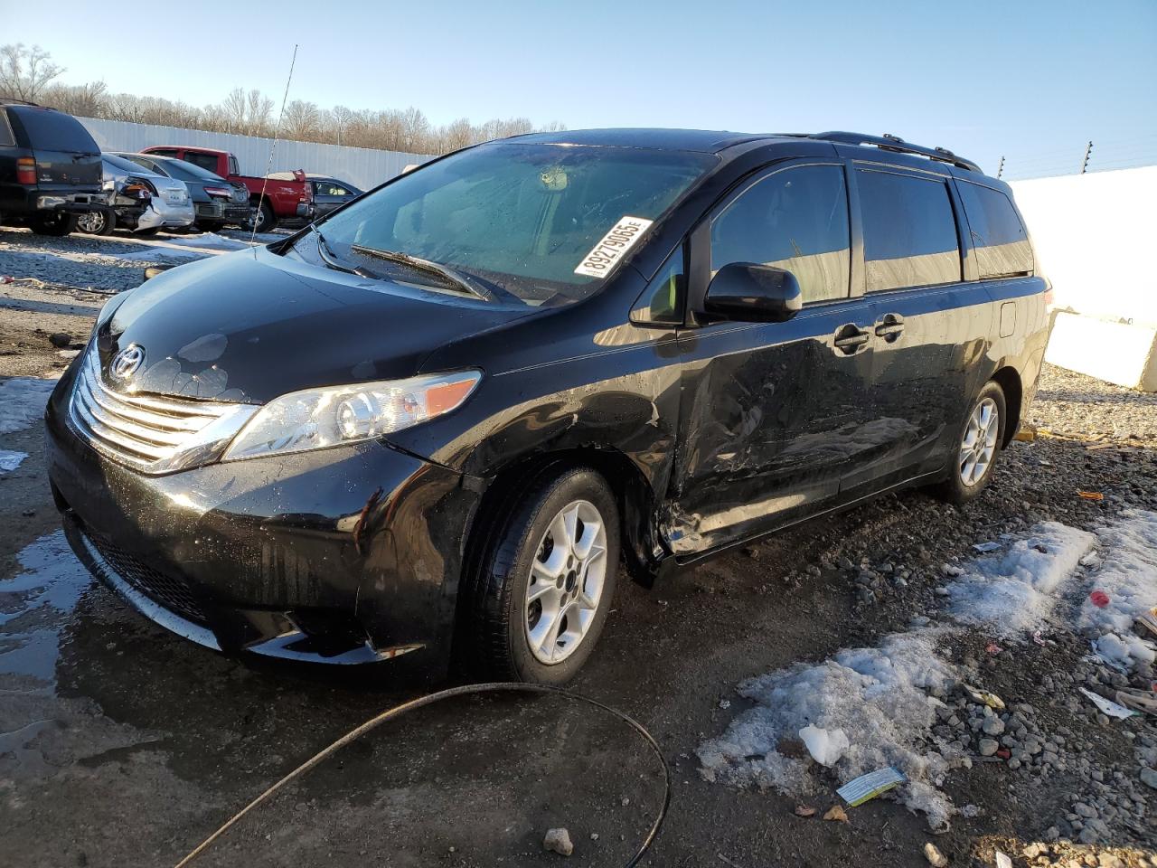 TOYOTA SIENNA LE 2011