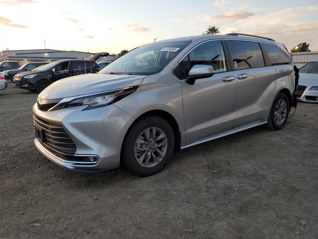 TOYOTA SIENNA XLE 2022
