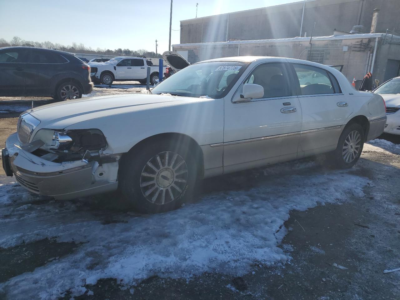 LINCOLN TOWN CAR E 2004