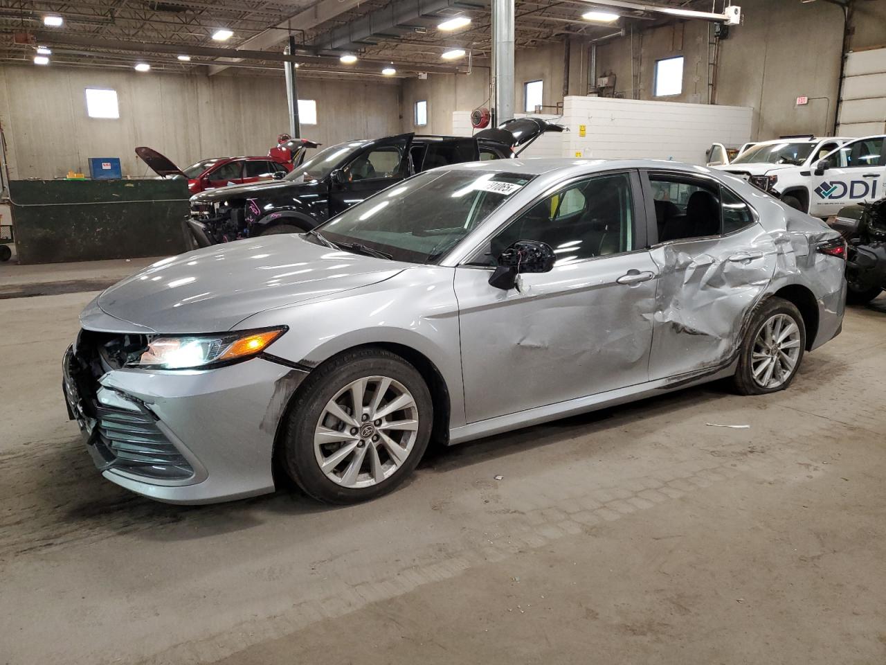 TOYOTA CAMRY LE 2023