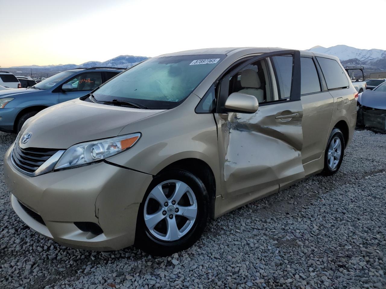 TOYOTA SIENNA LE 2011