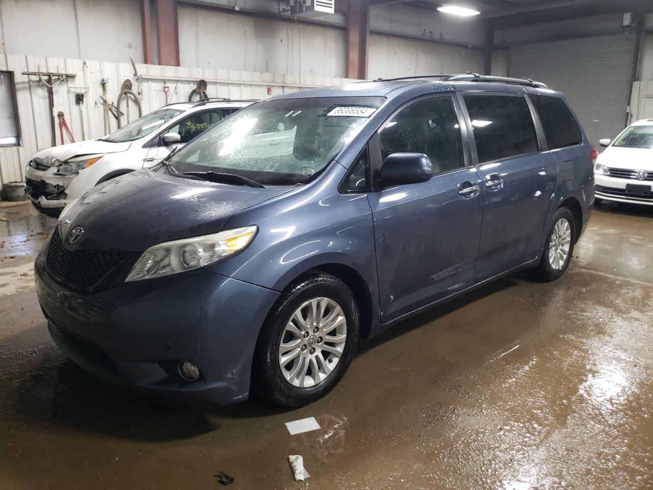 TOYOTA SIENNA XLE 2013