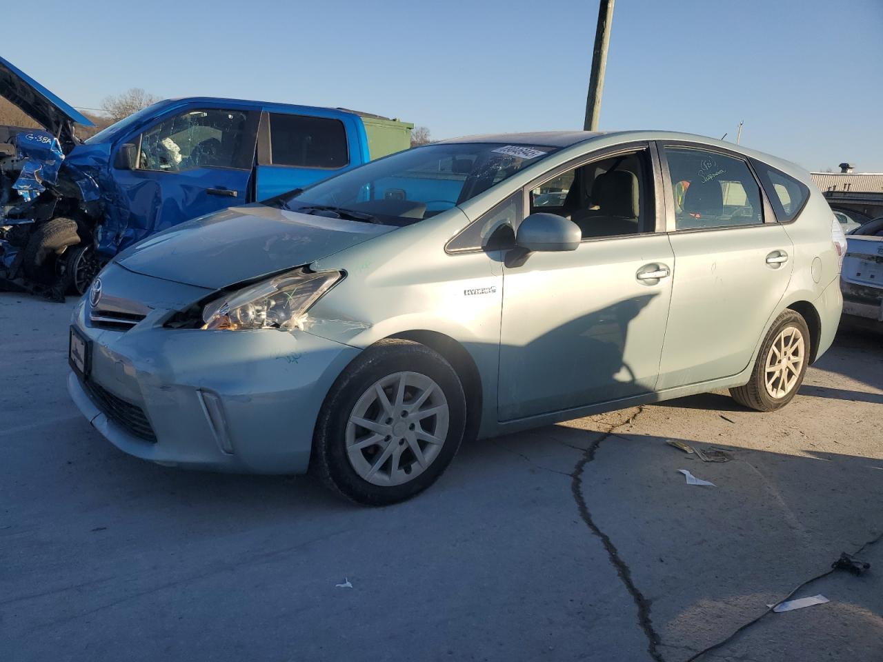 TOYOTA PRIUS V 2014