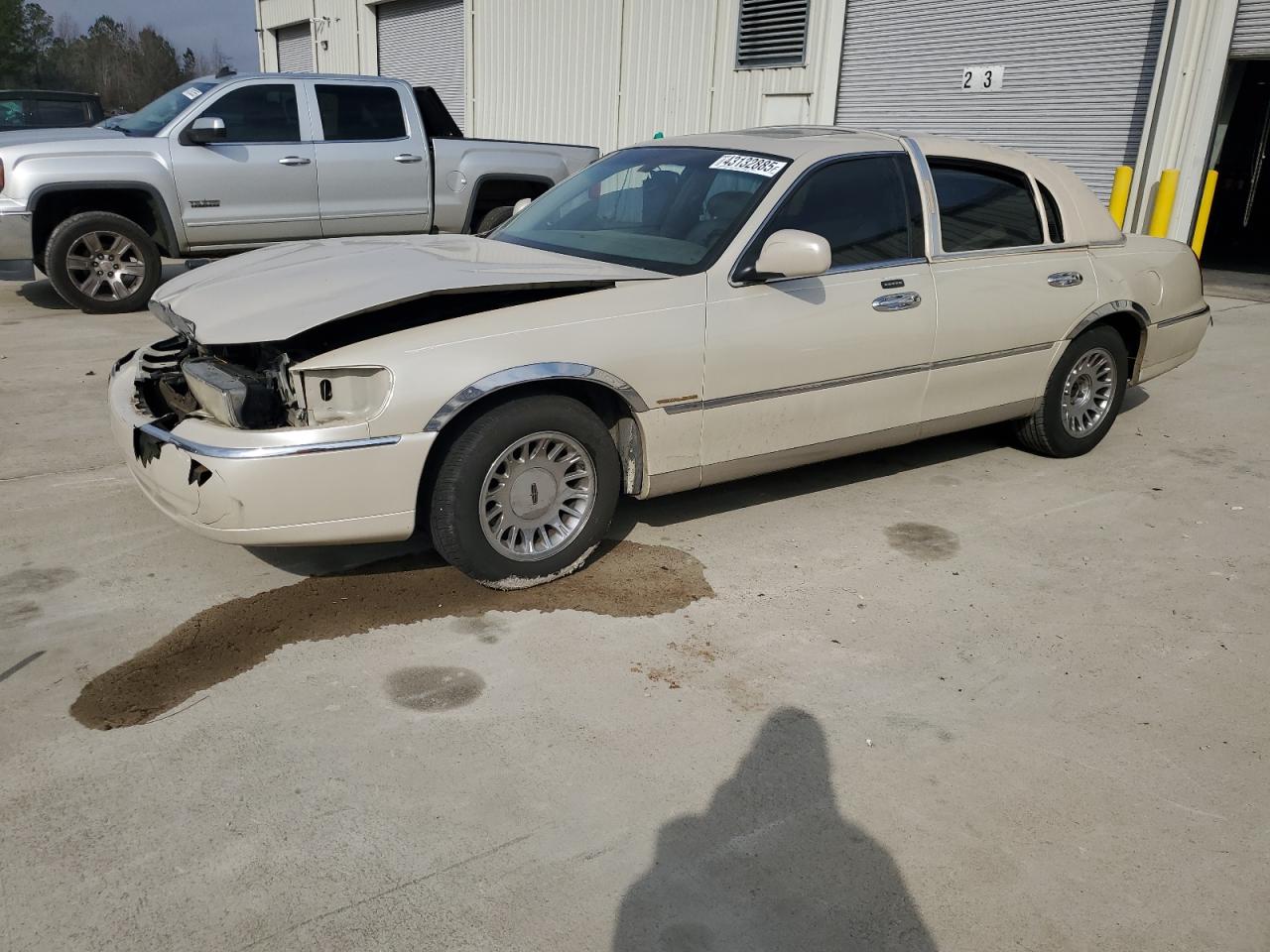 LINCOLN TOWN CAR C 2002
