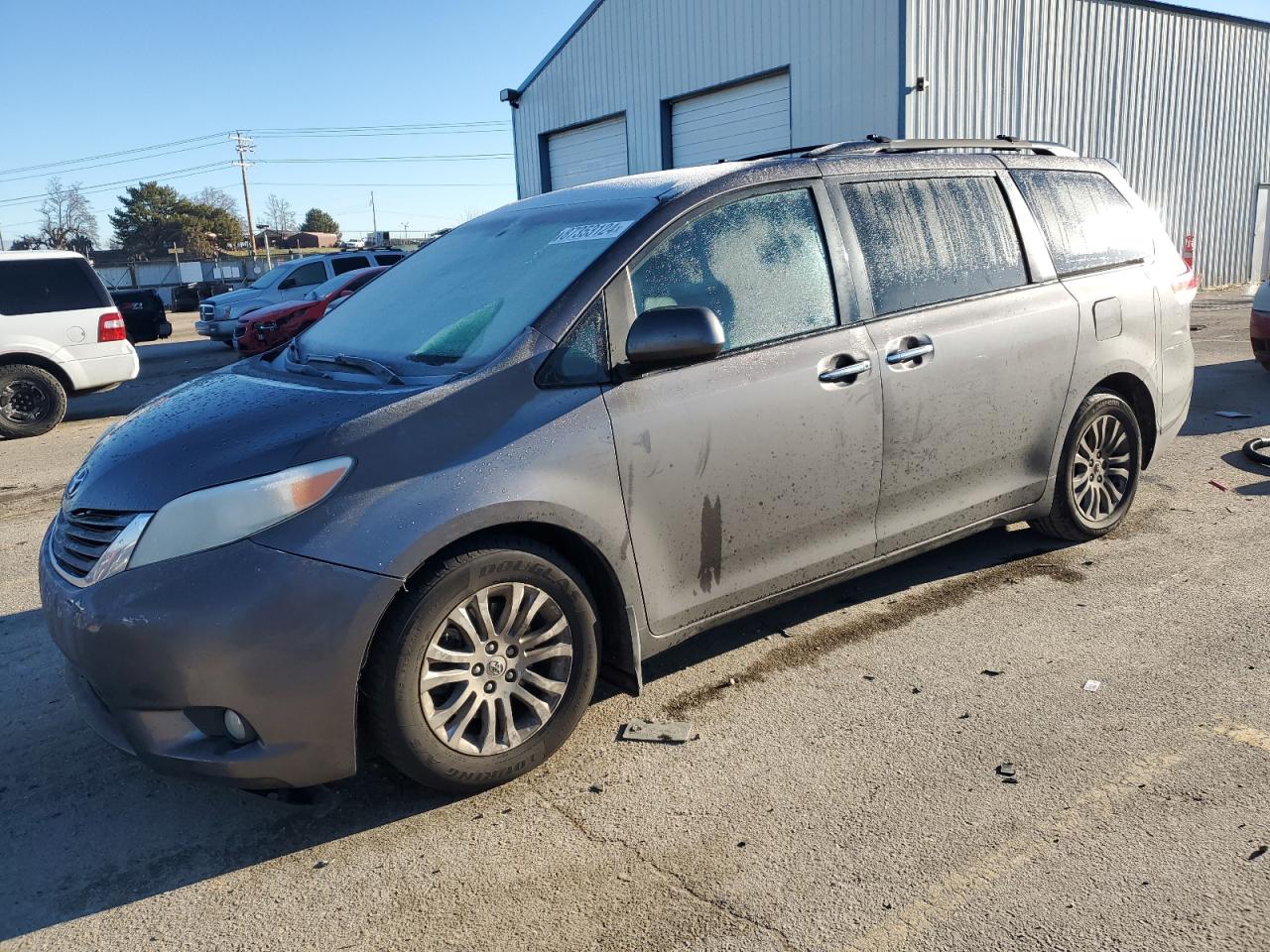 TOYOTA SIENNA XLE 2011